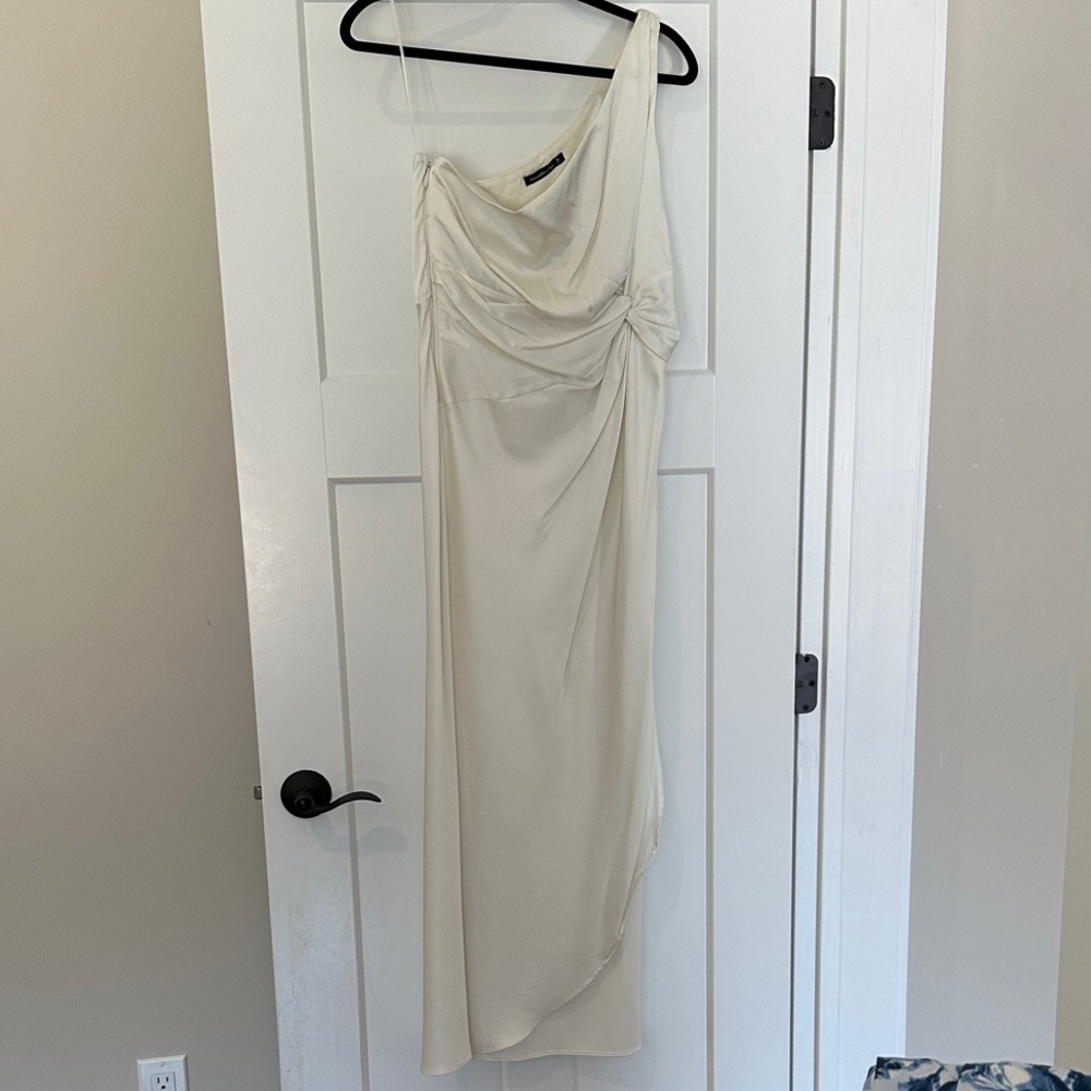 Abercrombie & Fitch Elegant One-Shoulder Cream Evening Dress